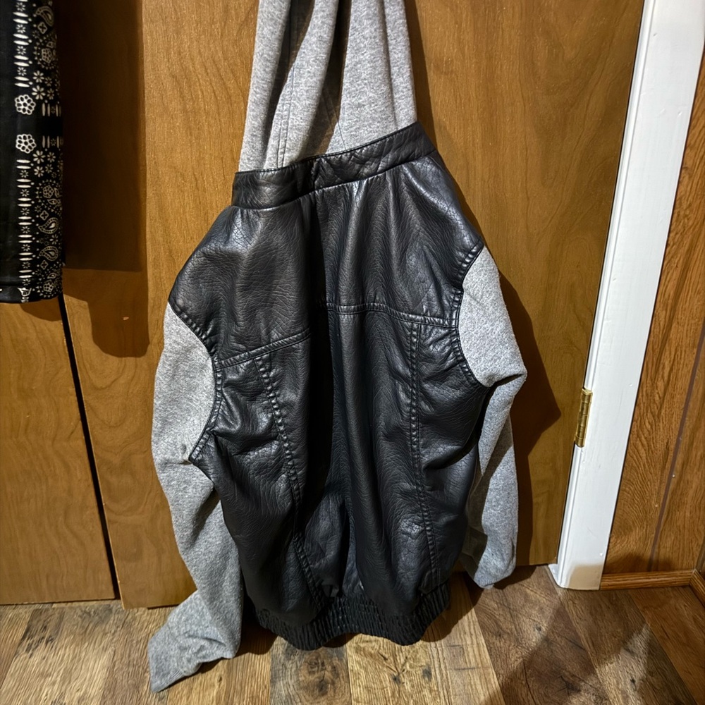 Issa London Black and Gray Bomber Jacket with Sporty Design